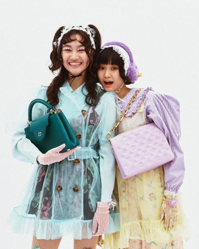 Bella 2023