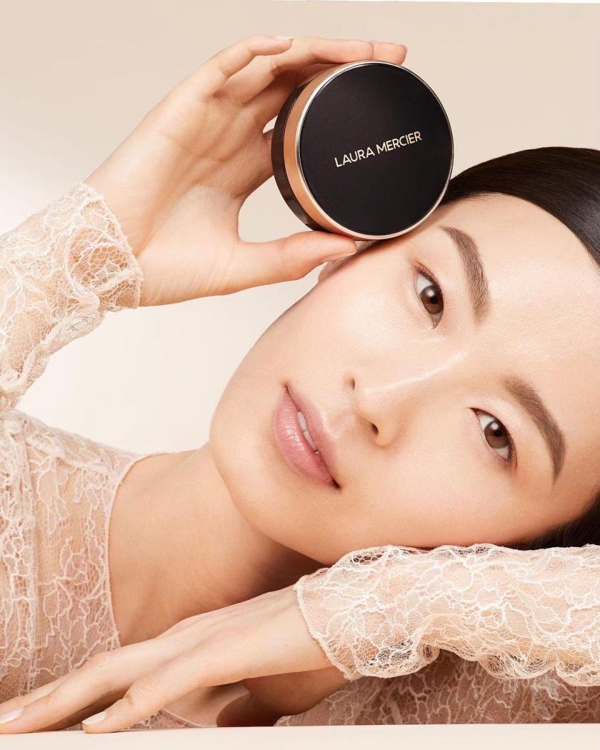 LAURA MERCIER